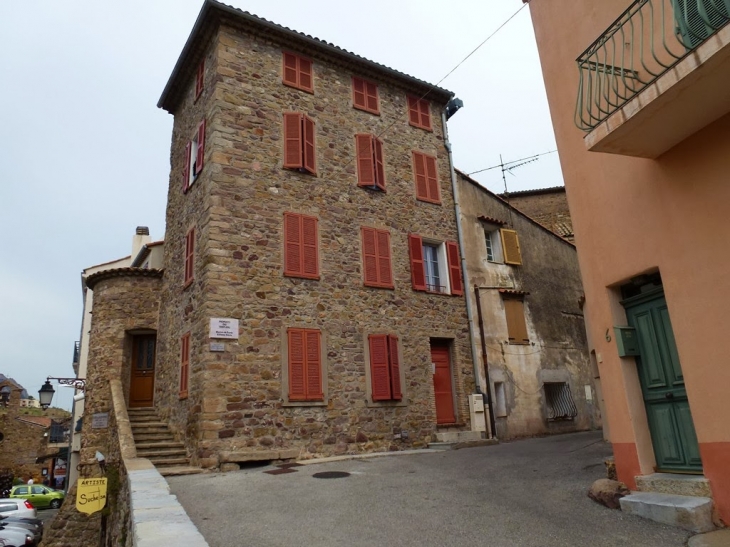 Roquebrune sur Argens - La tour - Roquebrune-sur-Argens