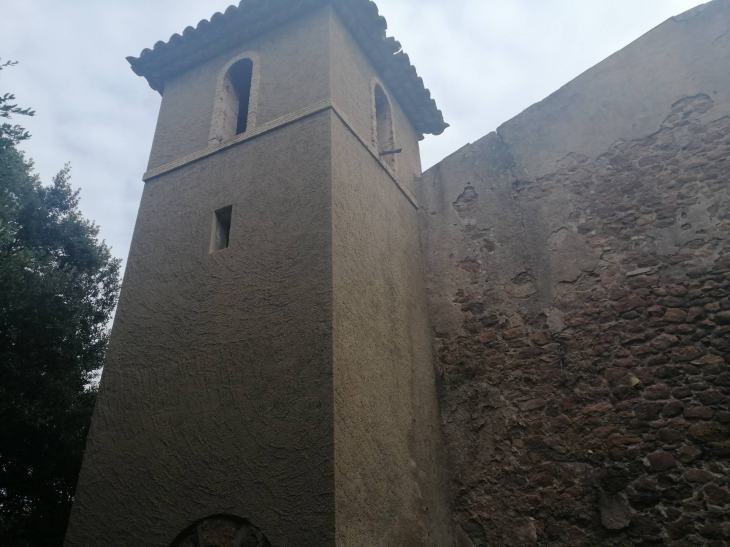 Roquebrune-sur-Argens - La chapelle Notre-Dame-de-la-Roquette 83