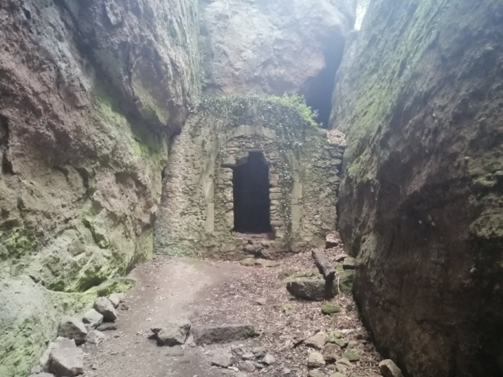 Roquebrune-sur-Argens - La chapelle Notre-Dame-de-la-Roquette 83