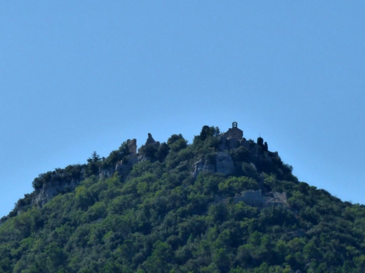 Le castrum Saint Jean et les ruines du village médiéval - Rougiers