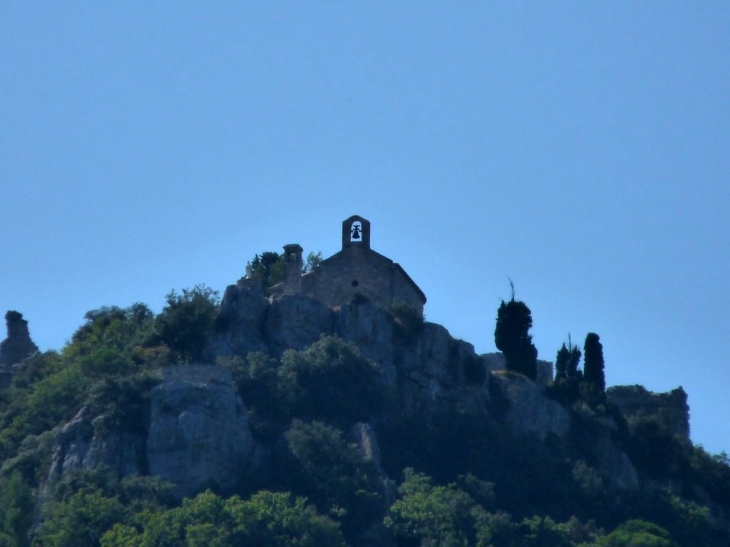 Le castrum Saint Jean et les ruines du village médiéval - Rougiers