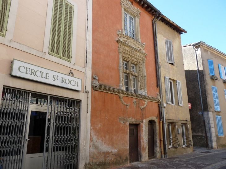 Le cercle Saint Roch et la maison renaissance - Rougiers