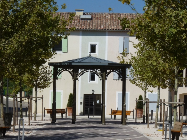 La place du village - Rougiers