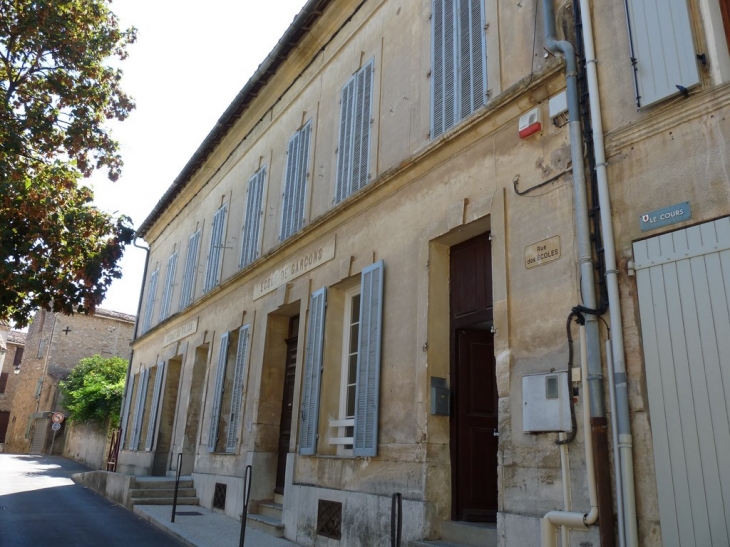 La rue des écoles - Rougiers