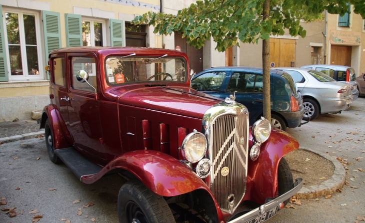 Voiture Ancienne - Rougiers