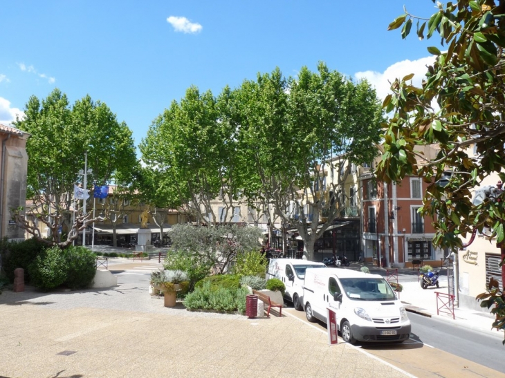 La place du village - Saint-Cyr-sur-Mer