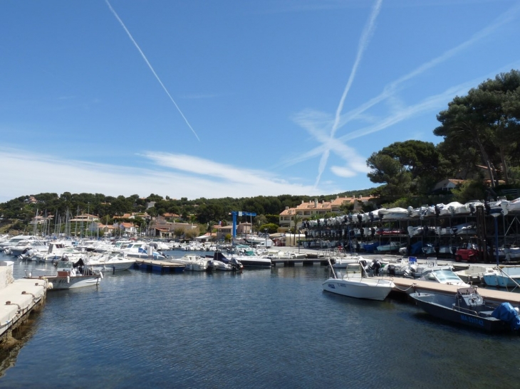 Le port de la Madrague - Saint-Cyr-sur-Mer