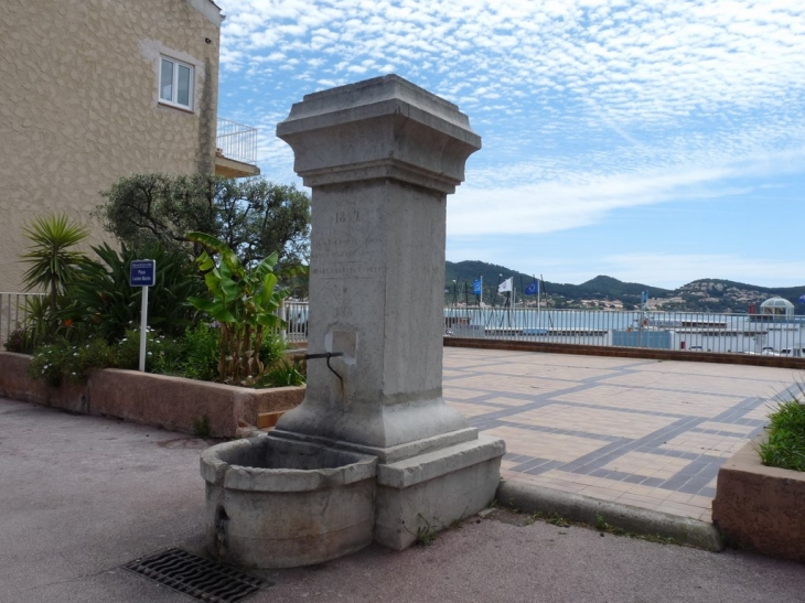 Fontaine de la place Lucien Martin - Saint-Cyr-sur-Mer