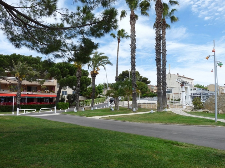 Sur le port des Lecques - Saint-Cyr-sur-Mer