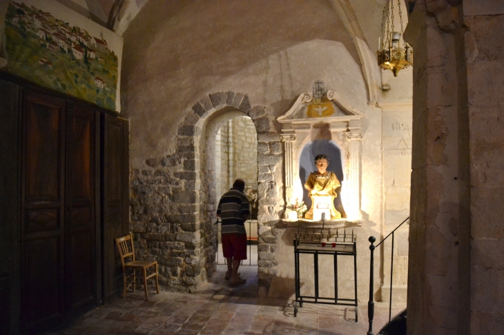 &Eglise Romane en parties du  6 Em / 12 Em / 13 Em /16 Em Siècle - Saint-Julien