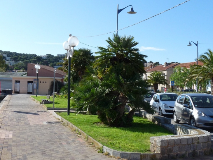 Dans le village - Saint-Mandrier-sur-Mer