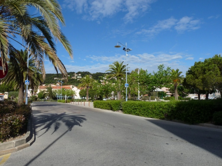 Dans le village - Saint-Mandrier-sur-Mer