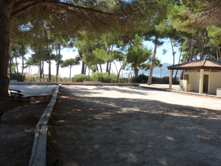 Le boulodrome dans la pinède de Sainte Asile - Saint-Mandrier-sur-Mer