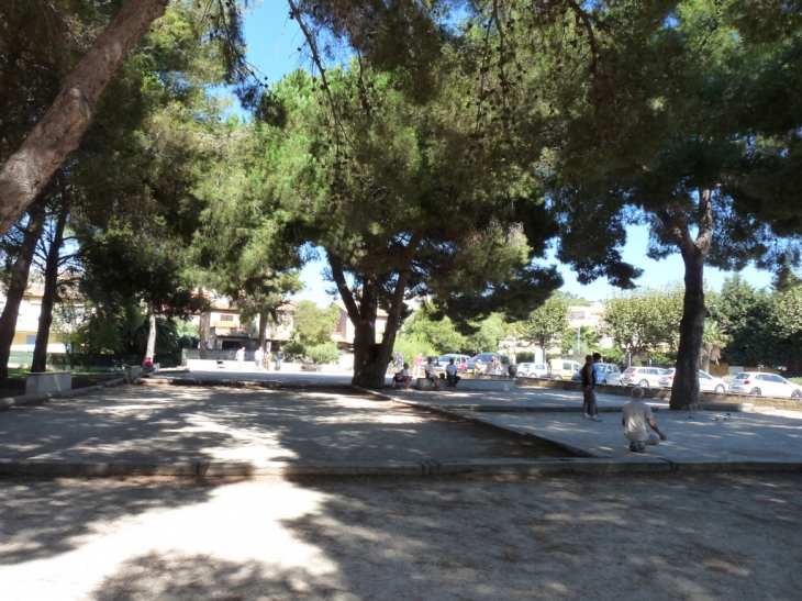 Le boulodrome dans la pinède de Sainte Asile - Saint-Mandrier-sur-Mer