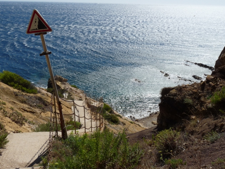 Sur le sentier du littoral , la pointe de Marégau - Saint-Mandrier-sur-Mer