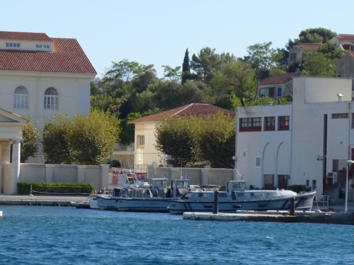 Le petit port du C I N nord - Saint-Mandrier-sur-Mer