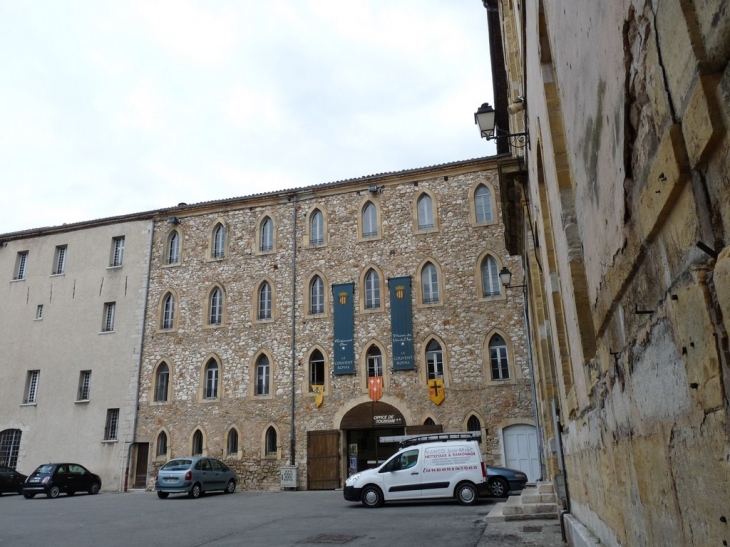 Place de la victoire - Saint-Maximin-la-Sainte-Baume