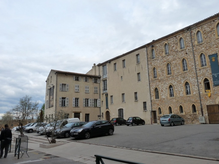 Place de la victoire - Saint-Maximin-la-Sainte-Baume