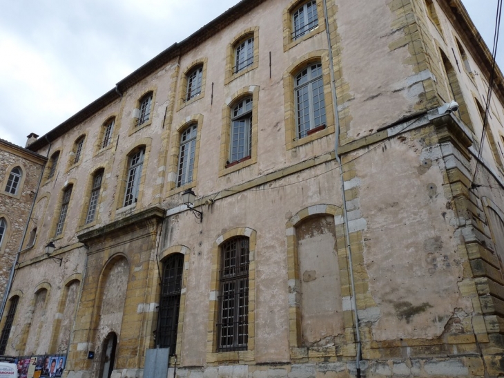 Face arrière de l'hotel de ville , place de la victoire - Saint-Maximin-la-Sainte-Baume