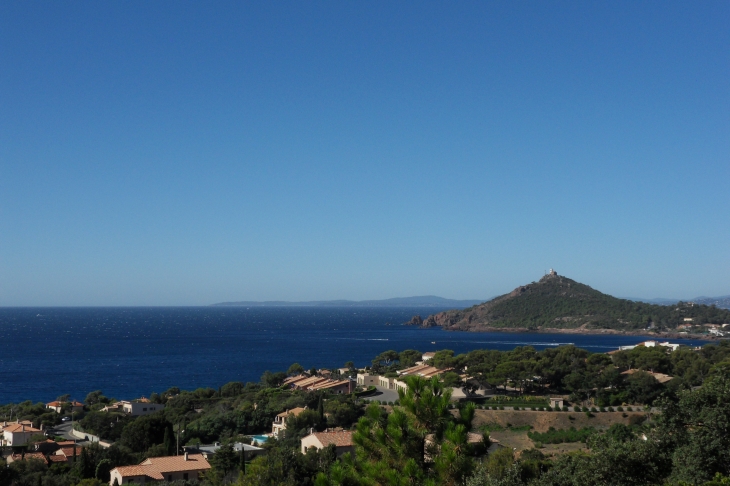 AGAY, vue sur le Dramont - Saint-Raphaël