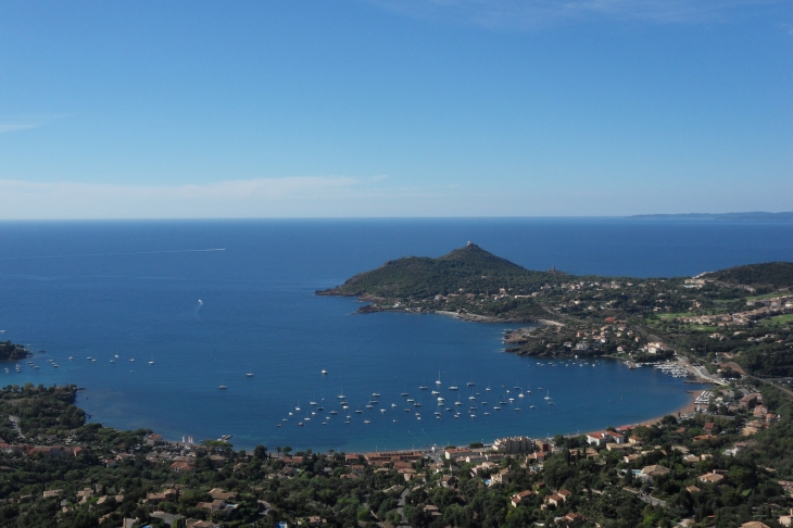 La baie d'Agay vue depuis le Rastel - Saint-Raphaël