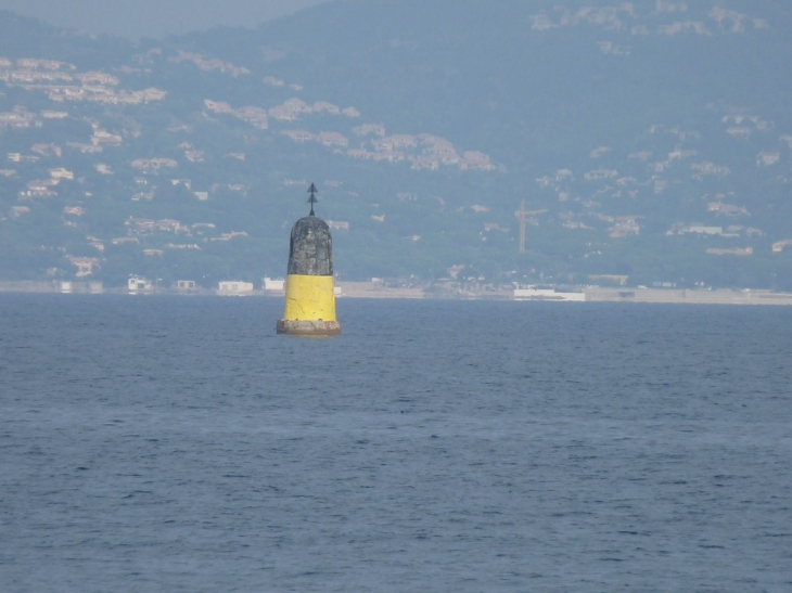 Sur le sentier du littoral,la tourellede l'Ay - Saint-Tropez