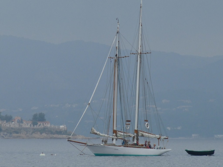 Au mouillage en baie des canebiers - Saint-Tropez