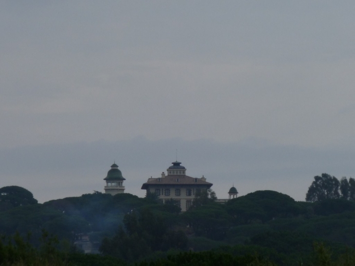 Le chateau Borelli vu de la route des Salins - Saint-Tropez