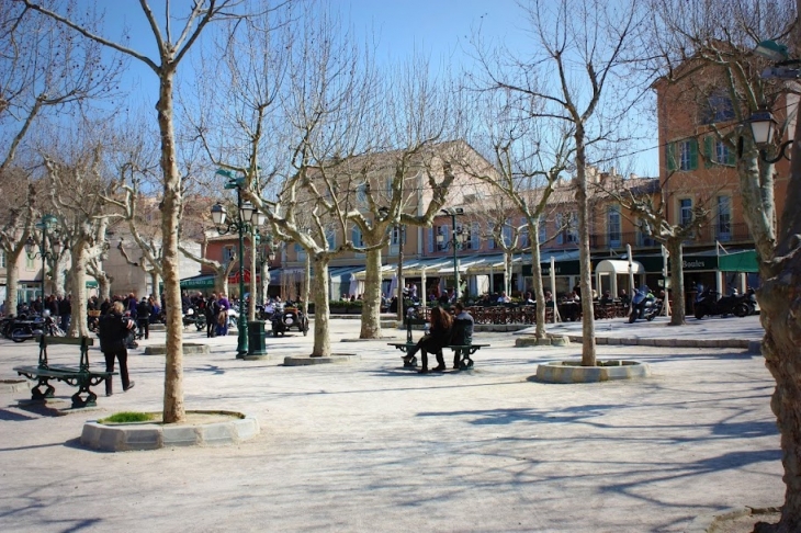 Place des Lices à Saint Tropez - Saint-Tropez