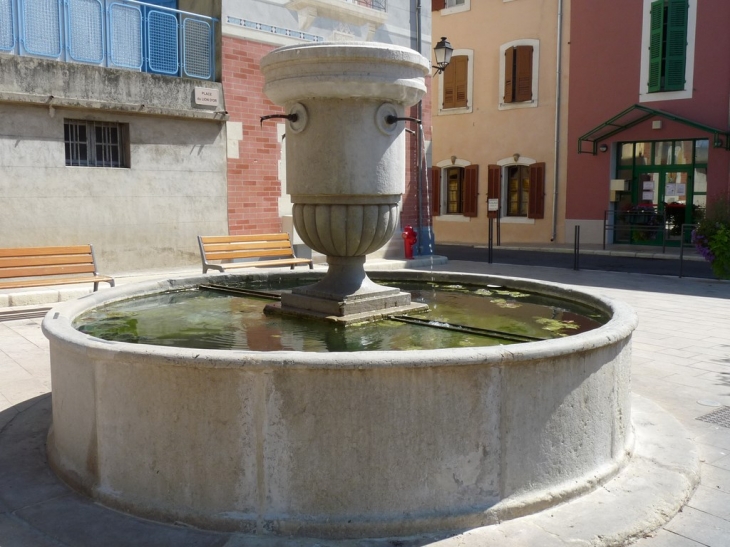 La fontaine du Lion d'Or - Saint-Zacharie