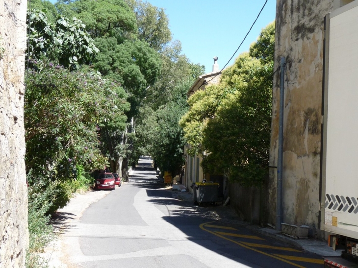 Rue du Général de Gaulle - Sainte-Anastasie-sur-Issole