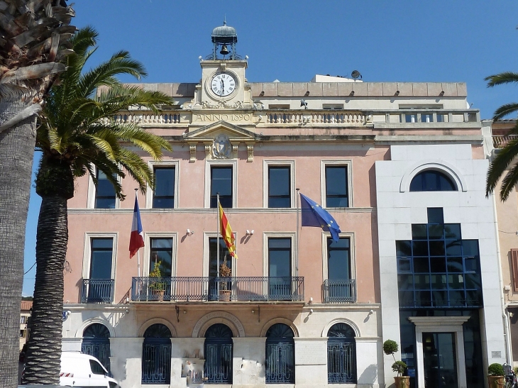 La mairie - Sanary-sur-Mer