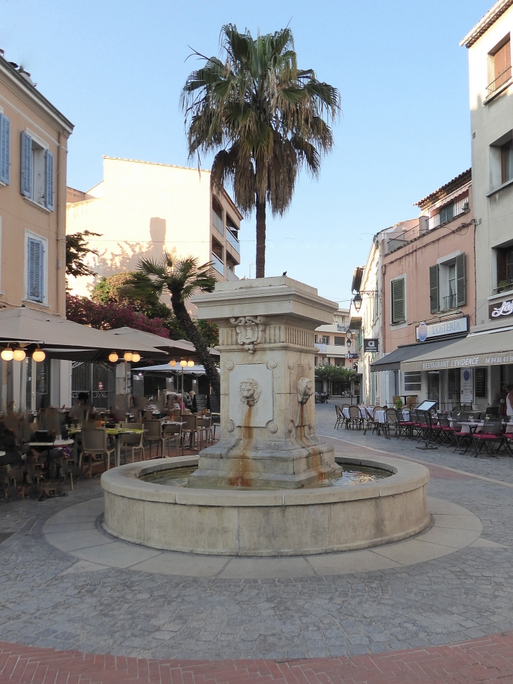 Fontaine en ville - Sanary-sur-Mer