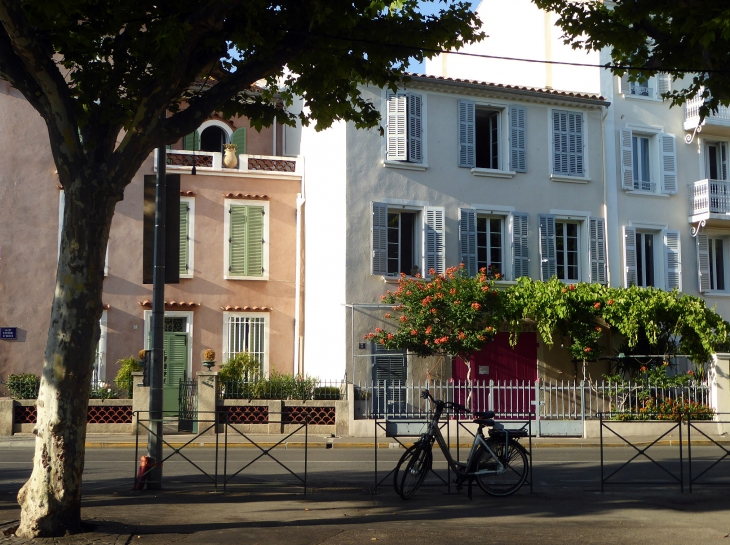 Maisons dans la ville - Sanary-sur-Mer