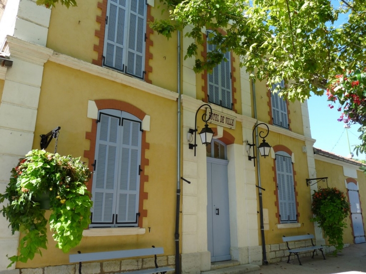 La mairie - Seillons-Source-d'Argens