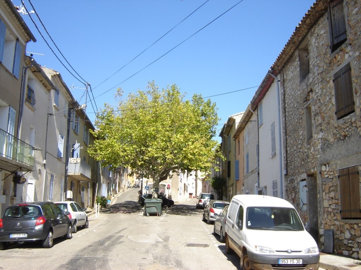 Dans le village - Seillons-Source-d'Argens