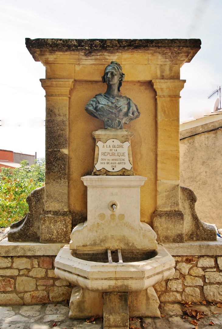 Fontaine - Seillons-Source-d'Argens