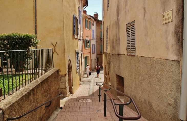 Le Village - Signes