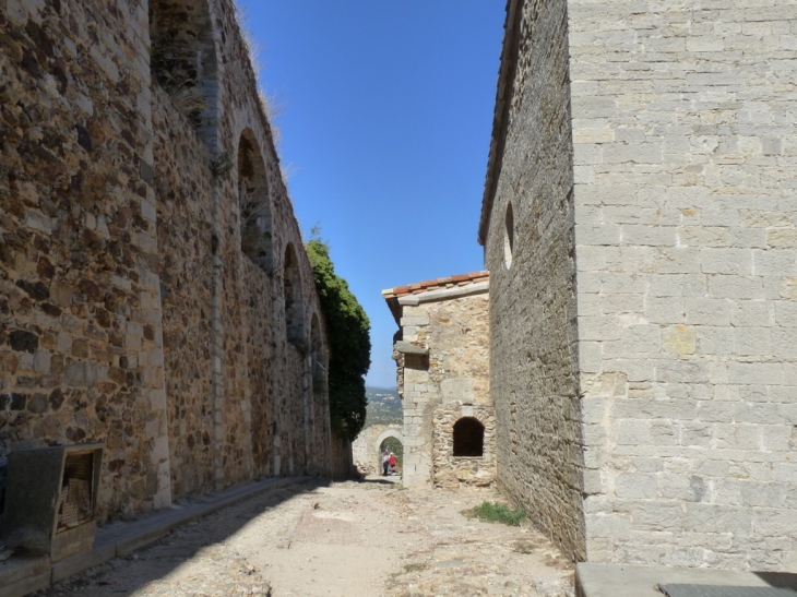 Autour de la La collégiale Saint Pierre - Six-Fours-les-Plages