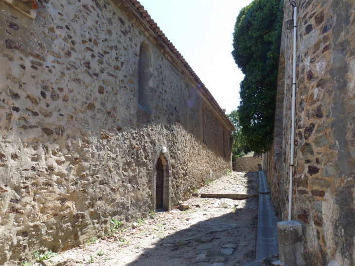 Autour de la La collégiale Saint Pierre - Six-Fours-les-Plages