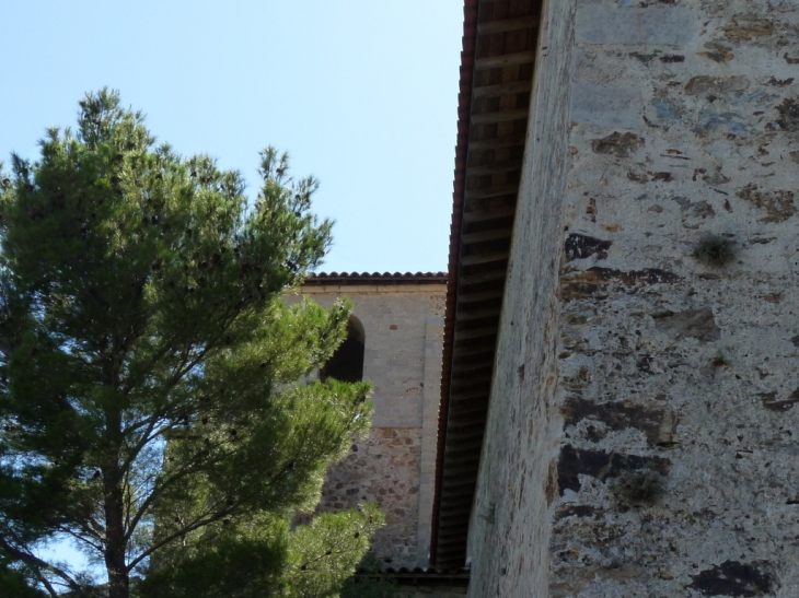 Autour de la La collégiale Saint Pierre - Six-Fours-les-Plages