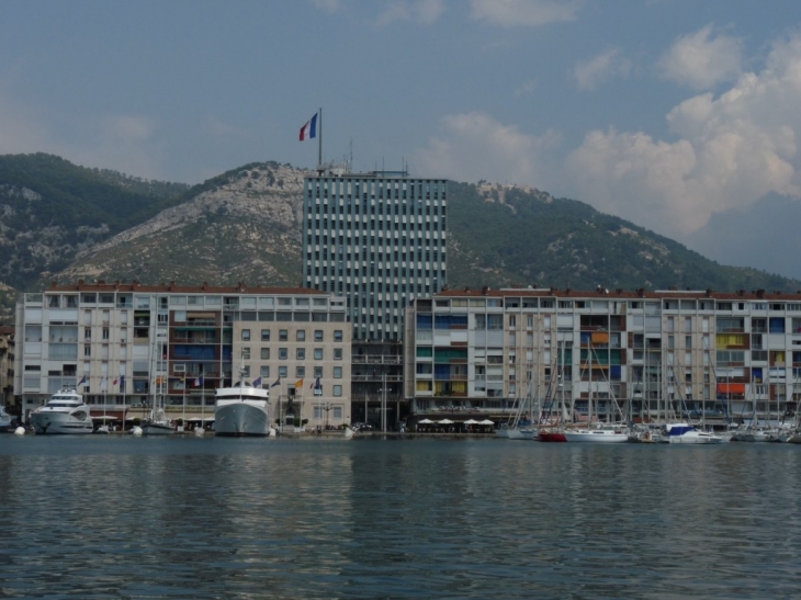 Quai Stalingrad et l'hotel de ville - Toulon