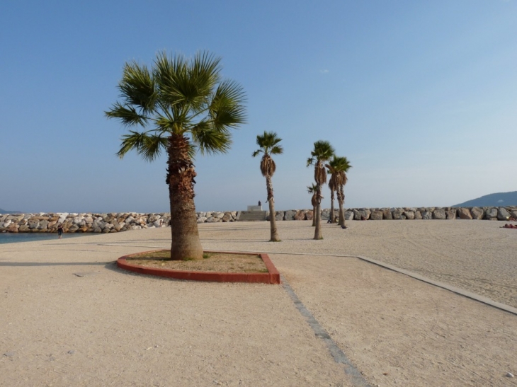 Sur les plages du Mourillon - Toulon