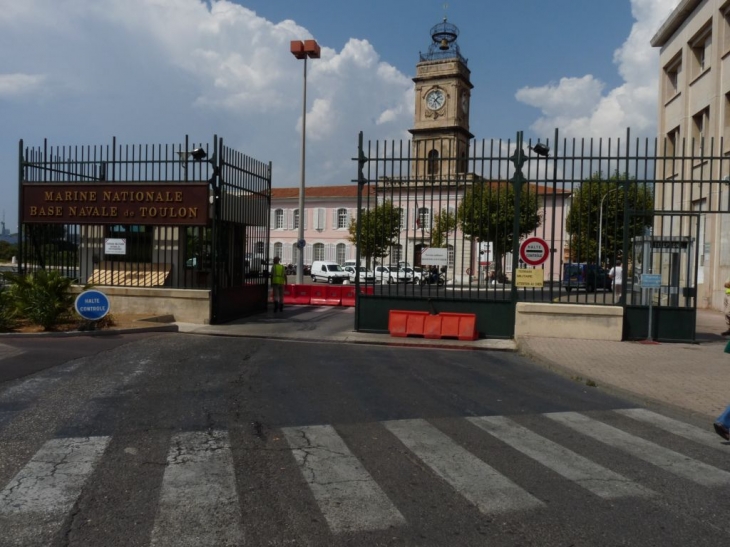 Porte principale de l'arsenal - Toulon