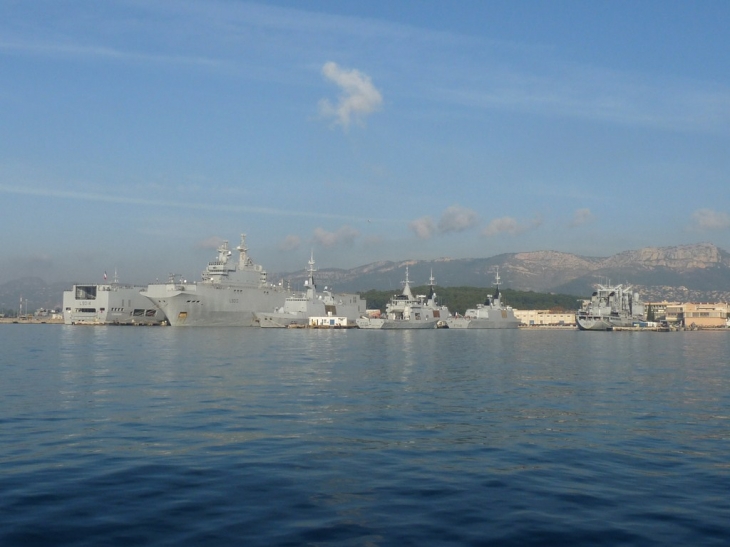 Vue de la rade, le port militaire - Toulon