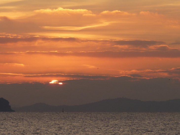 Lever de soleil sur la rade - Toulon