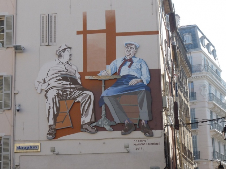 Sur une facade , place du Théatre - Toulon