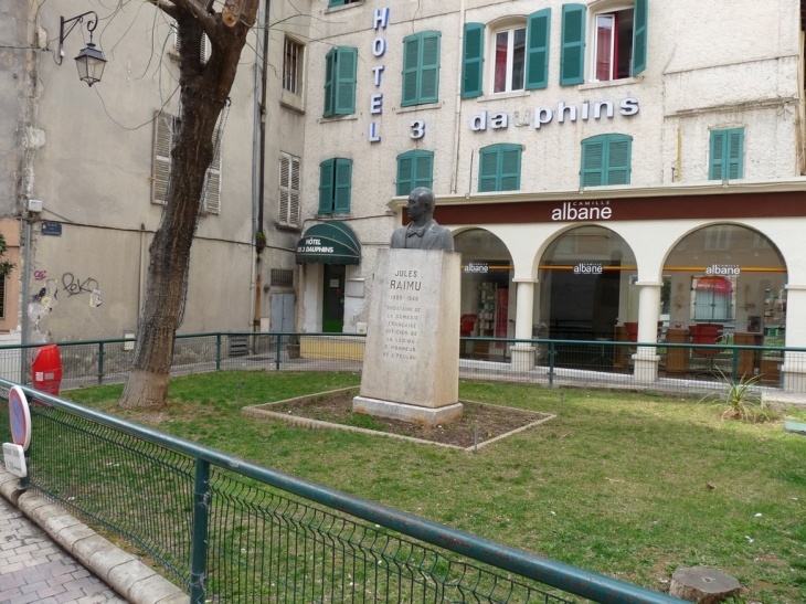 Place des 3 Dauphins - Toulon