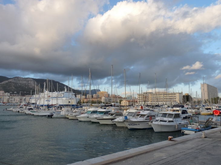 Au quai des Sous Mariniers , le port de plaisance - Toulon