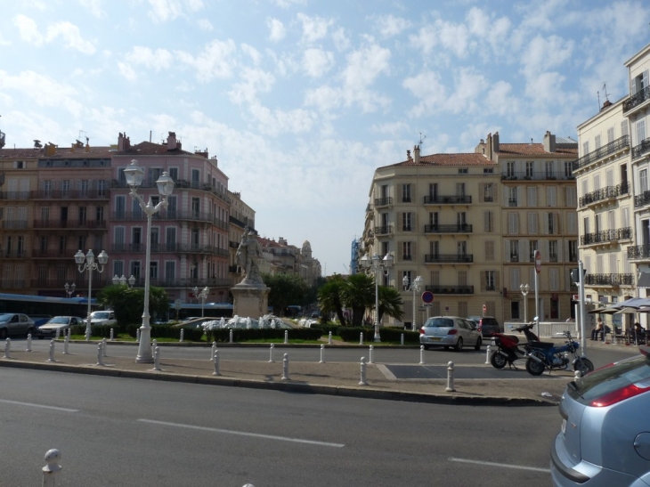 Devant la gare - Toulon